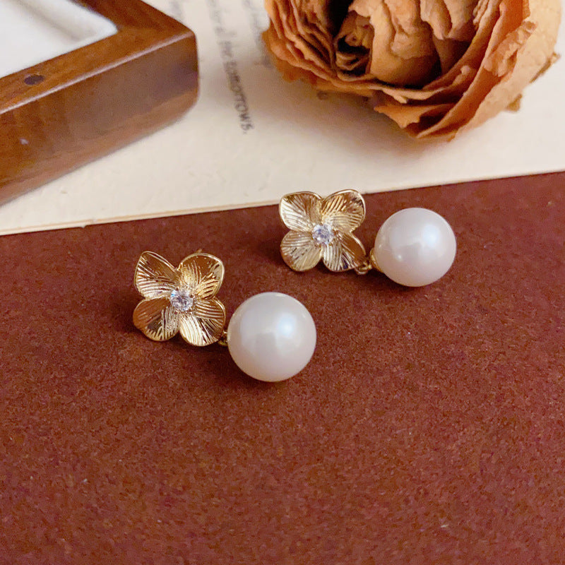 Metal Petals Pearl Earrings