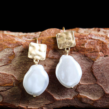 Simulation Shaped Pearl Earrings