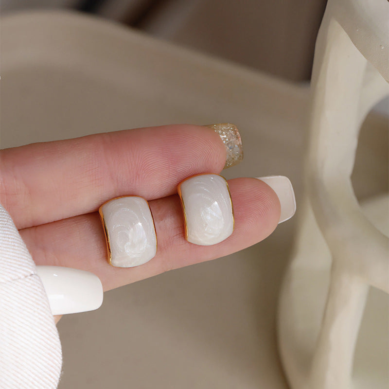 Pearl Off-white Dripping Oil Ear Studs