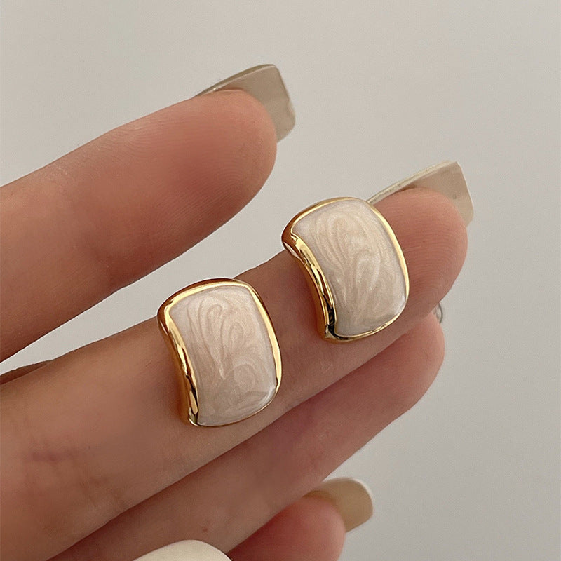 Pearl Off-white Dripping Oil Ear Studs