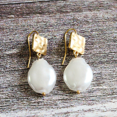 Simulation Shaped Pearl Earrings